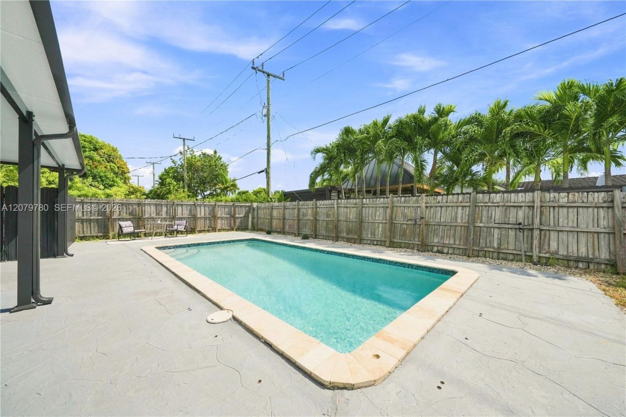 4041 W 8th Ave , Hialeah, FL 33012 Photo