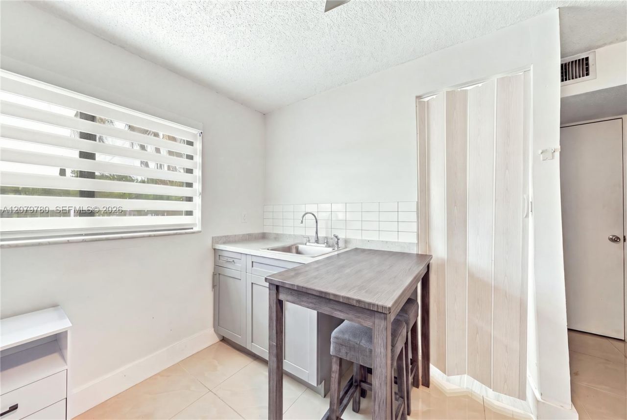 4041 W 8th Ave , Hialeah, FL 33012 Photo