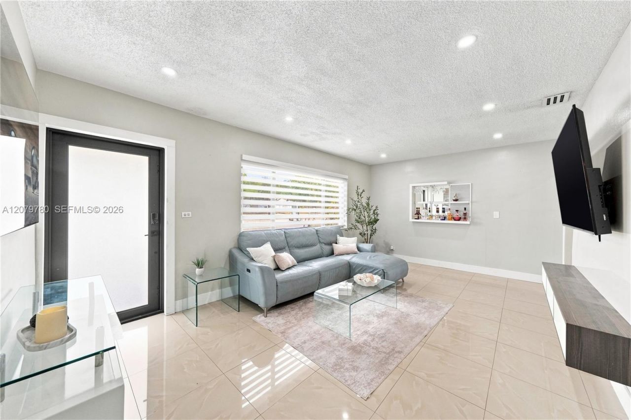 4041 W 8th Ave , Hialeah, FL 33012 Photo