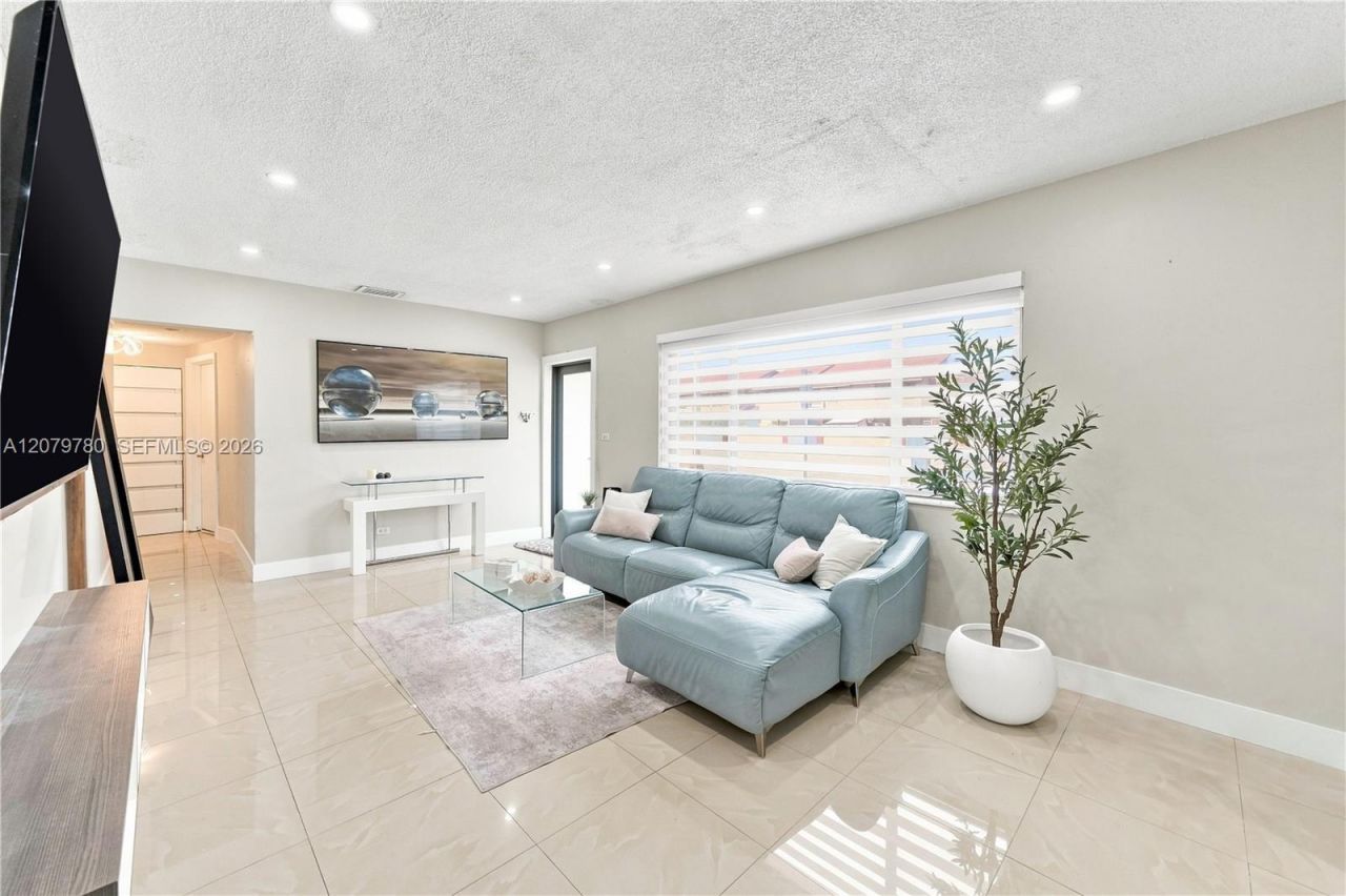 4041 W 8th Ave , Hialeah, FL 33012 Photo