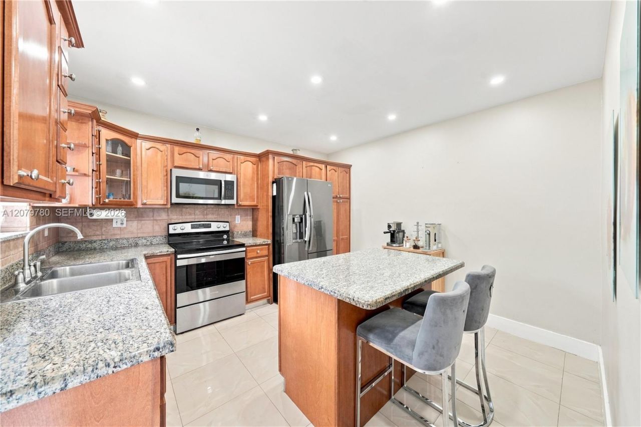 4041 W 8th Ave , Hialeah, FL 33012 Photo