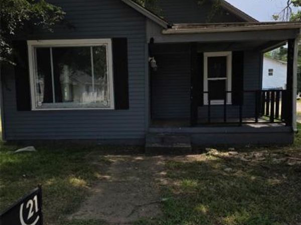 733 Matthews Avenue , Sikeston, MO 63801