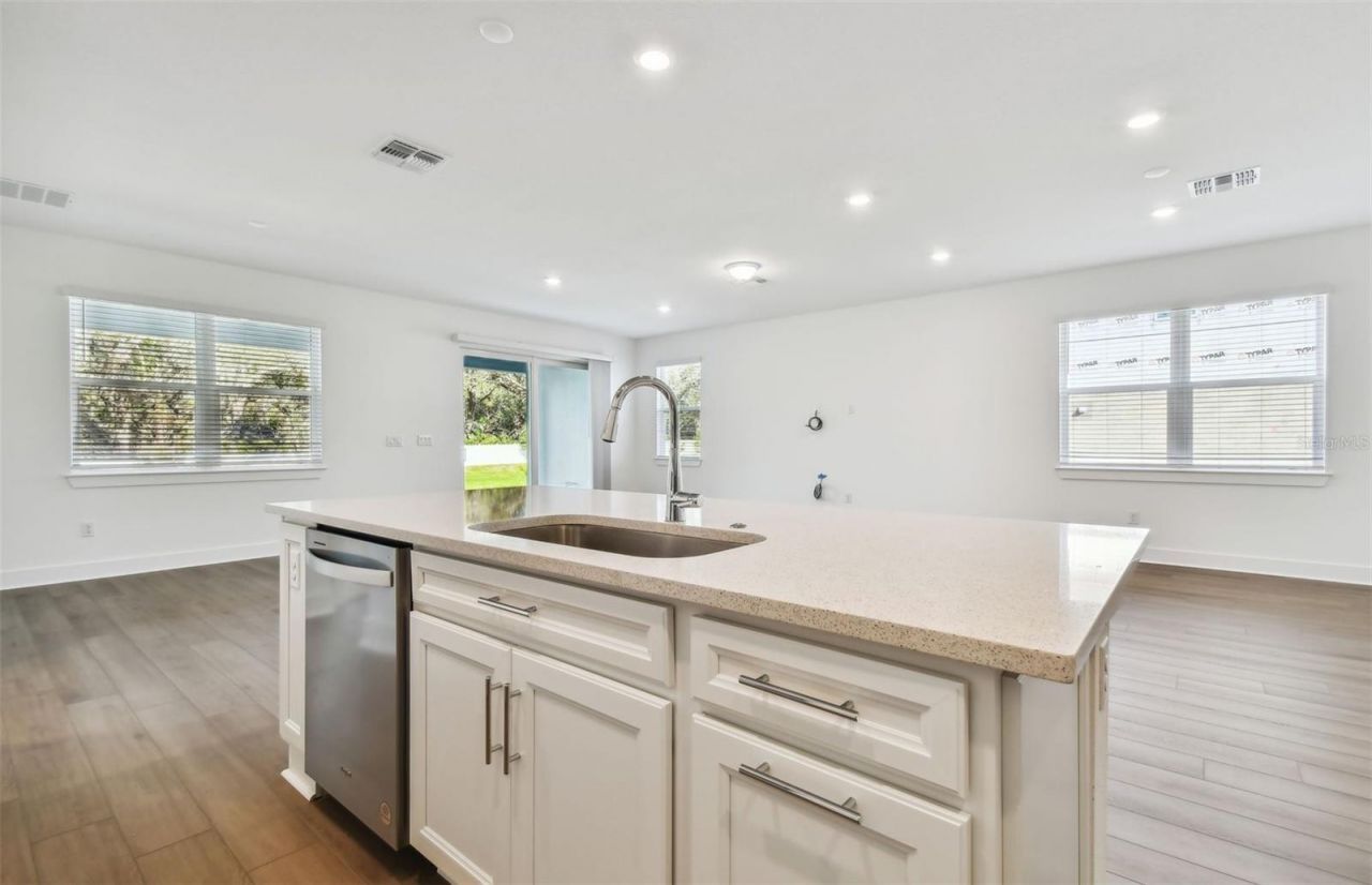 37343 Clinch Circle , Zephyrhills, FL 33540 Photo