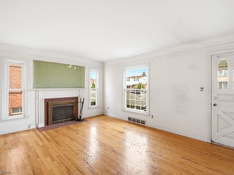 11102 Park Heights Avenue, Garfield Heights, OH 44125 Photo 2