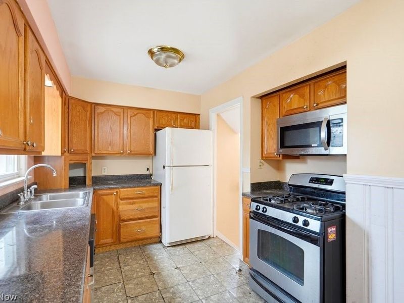 11102 Park Heights Avenue, Garfield Heights, OH 44125 Photo 9