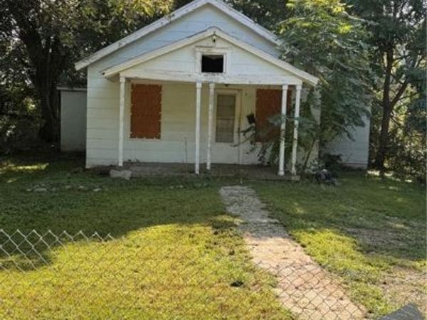 8325 Brooklyn Avenue, Kansas City, MO 64132