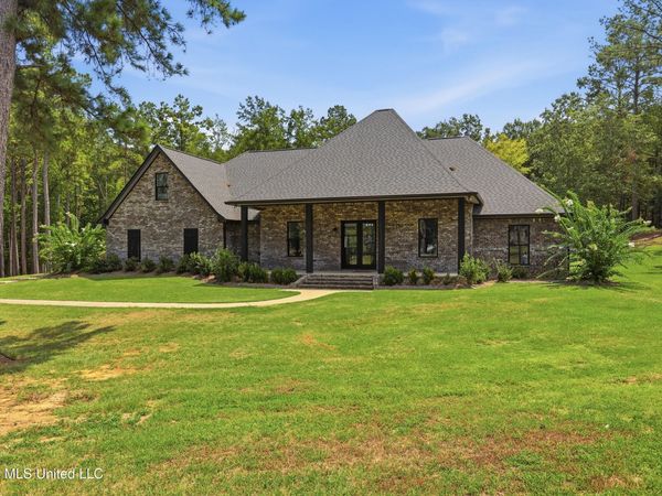 113 Trails End , Flora, MS 39071