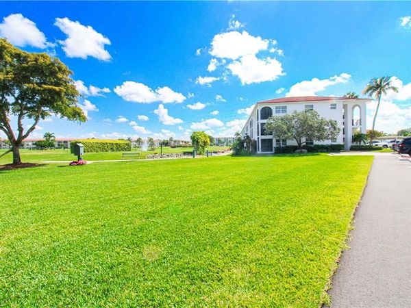 41 High Point CIR S, Unit 303, NAPLES, FL 34103