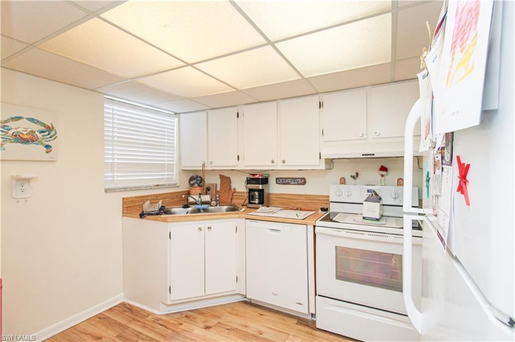 41 High Point Cir S, Unit 303, Naples, FL 34103 Photo