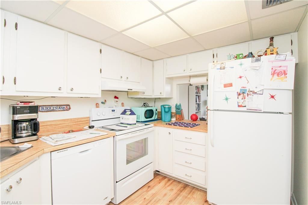 41 High Point Cir S, Unit 303, Naples, FL 34103 Photo