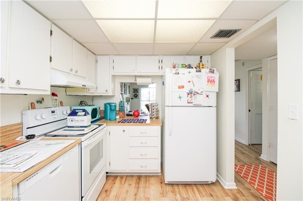 41 High Point Cir S, Unit 303, Naples, FL 34103 Photo
