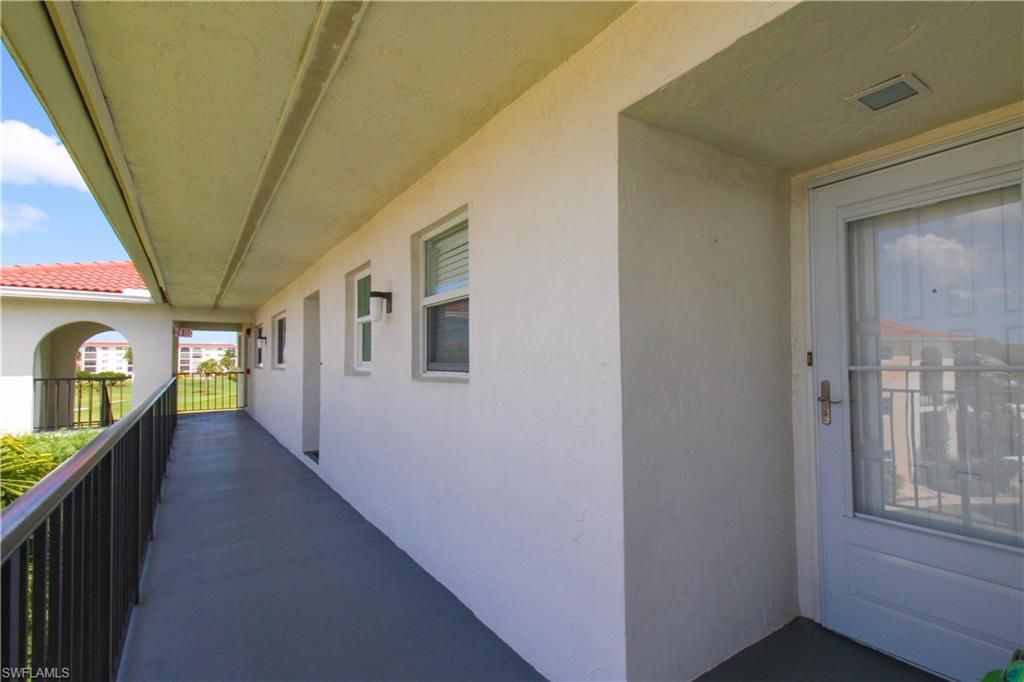 41 High Point Cir S, Unit 303, Naples, FL 34103 Photo