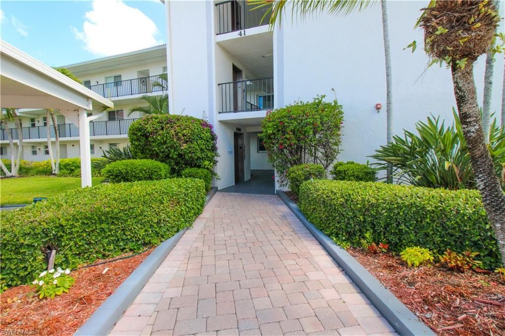 41 High Point Cir S, Unit 303, Naples, FL 34103 Photo
