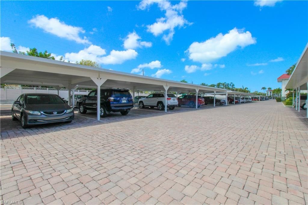 41 High Point Cir S, Unit 303, Naples, FL 34103 Photo