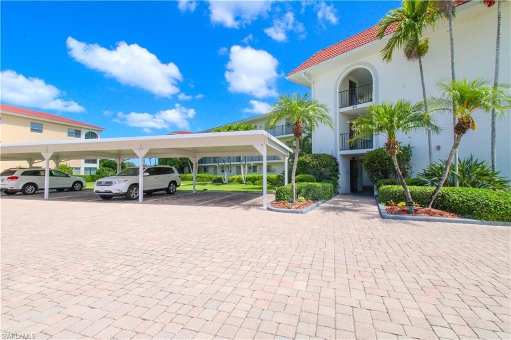 41 High Point Cir S, Unit 303, Naples, FL 34103 Photo