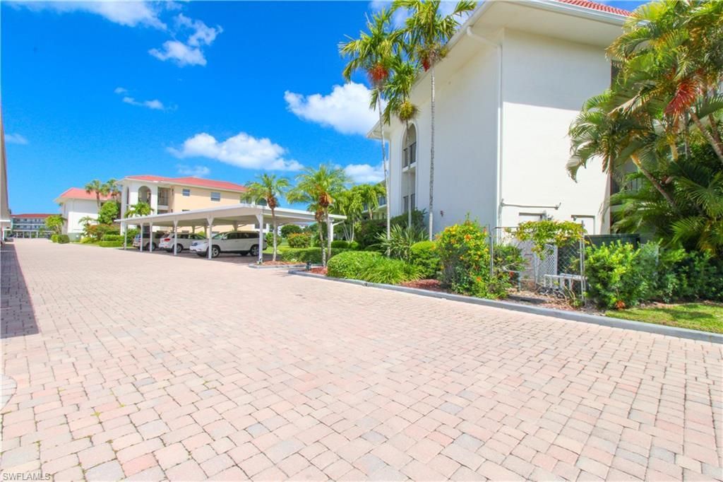 41 High Point Cir S, Unit 303, Naples, FL 34103 Photo
