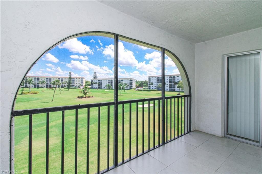 41 High Point Cir S, Unit 303, Naples, FL 34103 Photo