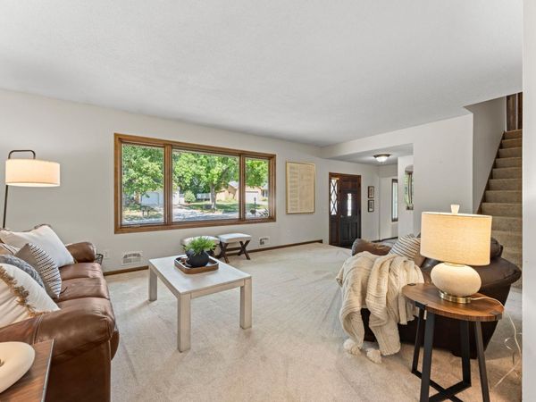7181 Steepleview Road, Woodbury, MN 55125