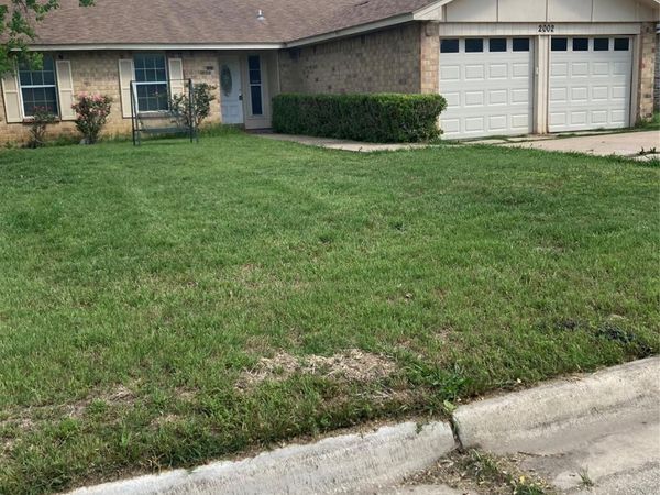 2002 Ridgetop DR, Round Rock, TX 78664