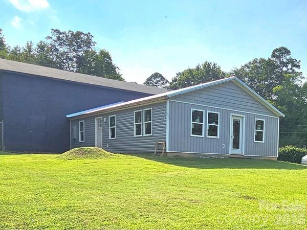 225 Eighth Avenue , New London, NC 28127