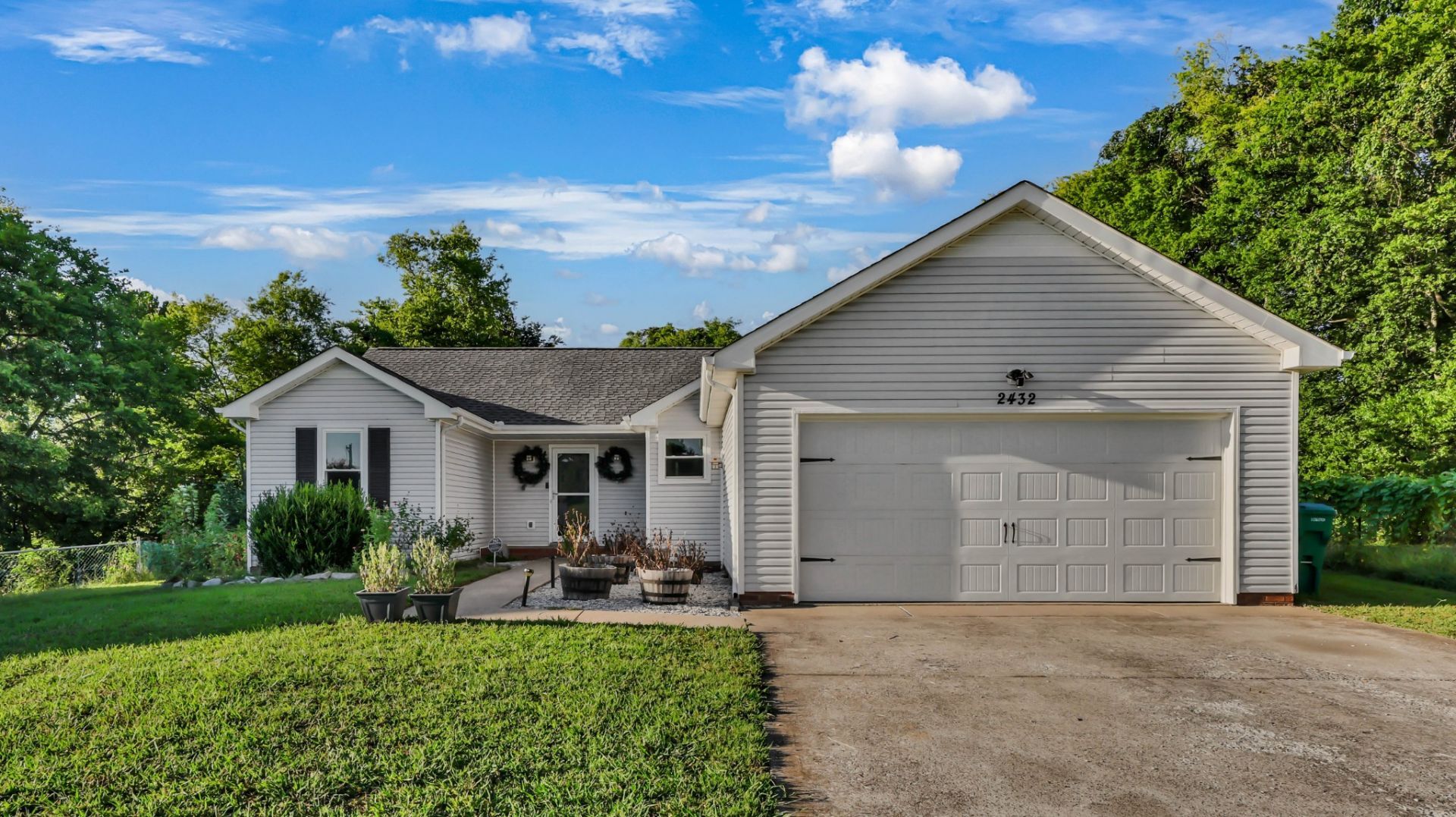 2432 Calico Ct, Clarksville, TN 37042 Main Photo