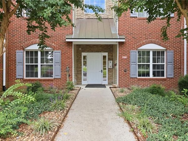 6941 Hanesbrook Circle , Unit 104, Clemmons, NC 27012
