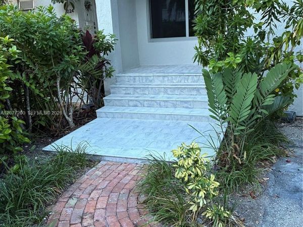 226 Sea View Dr, Unit 105, Key Biscayne, FL 33149