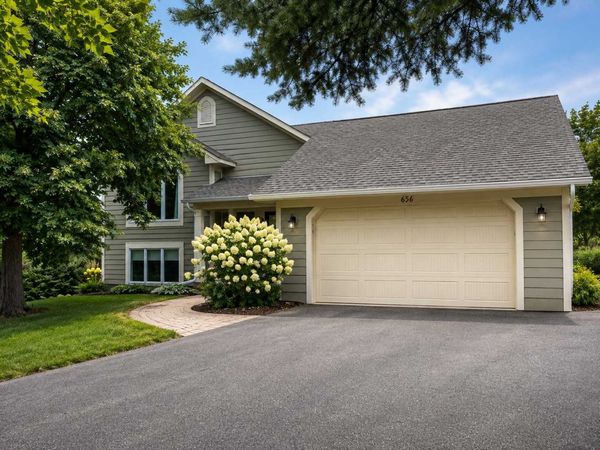 656 E 2nd Street , Waconia, MN 55387