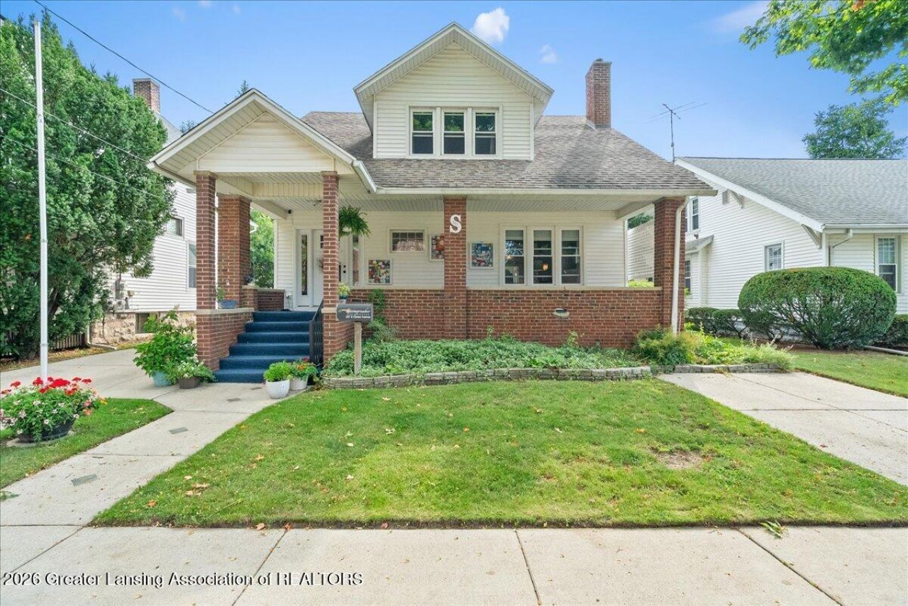 207 S Clinton Avenue, Saint Johns, MI 48879 Main Photo