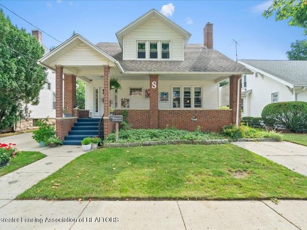 207 S Clinton Avenue, St. Johns, MI 48879