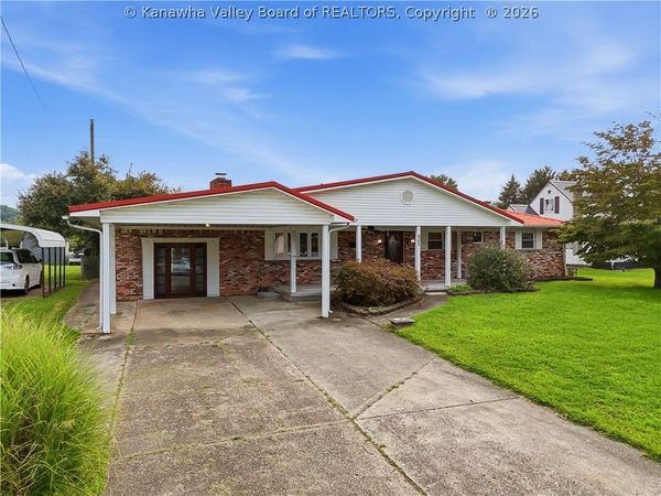 605 Roosevelt Boulevard, Eleanor, WV 25070