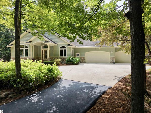 6788 Hoxie Road E, Cedar, MI 49621