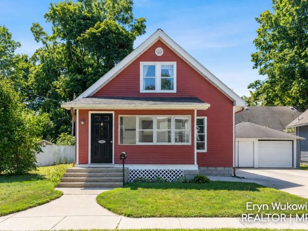 317 W Montcalm Street, Greenville, MI 48838