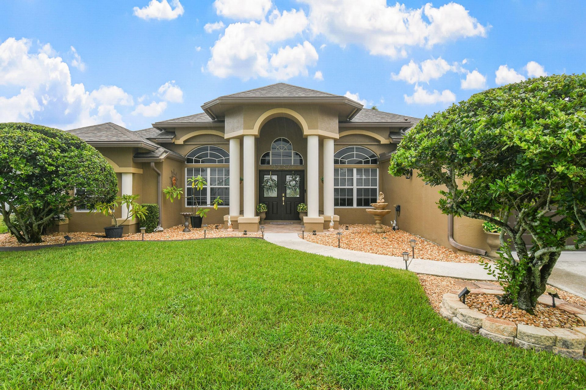 390 SW Jeanne Avenue, Port Saint Lucie, FL 34953 Main Photo