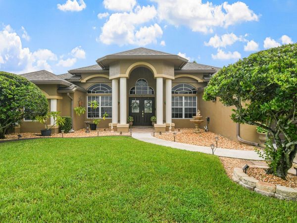 390 SW Jeanne Avenue, Port St. Lucie, FL 34953