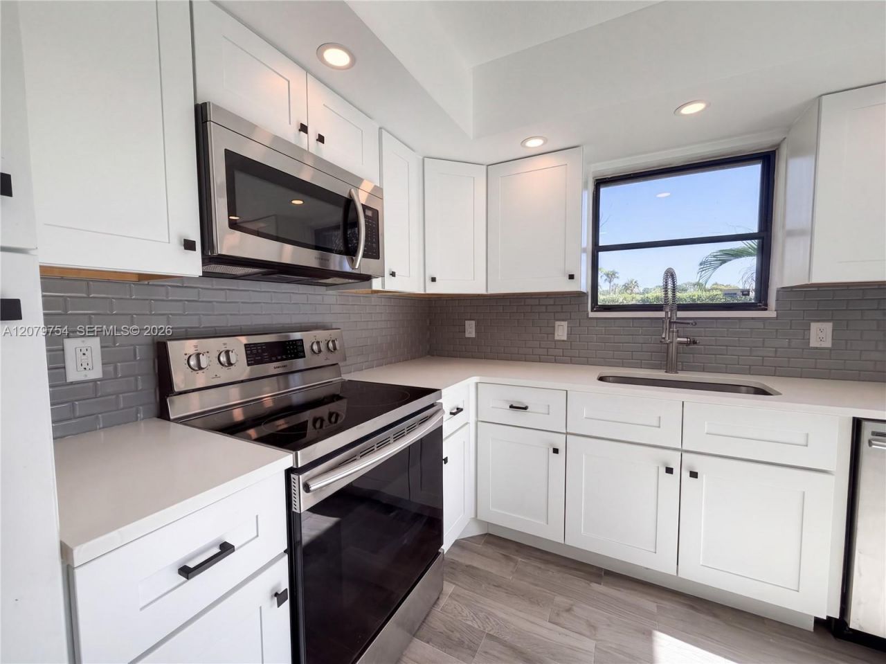 110 N Delaware Blvd , Unit 10C, Jupiter, FL 33458 Photo