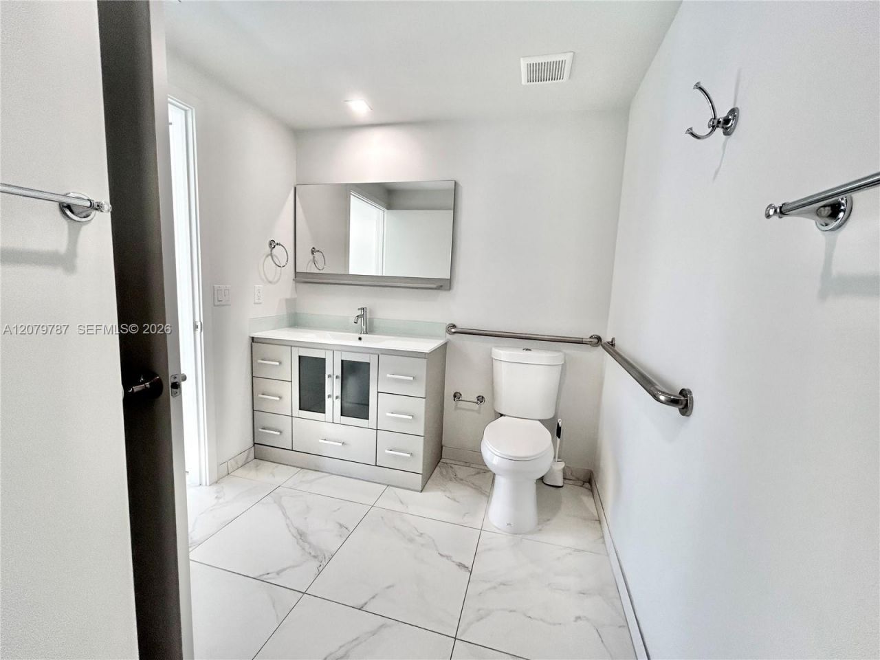 836 SW 2nd St, Unit 404, Miami, FL 33130 Photo