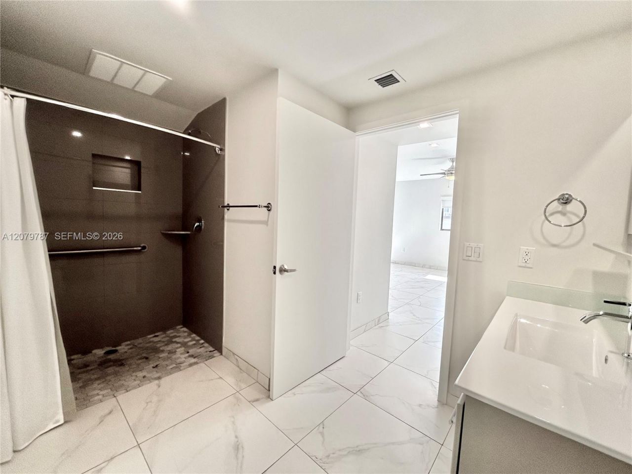 836 SW 2nd St, Unit 404, Miami, FL 33130 Photo