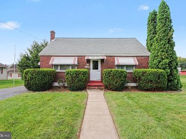 512 E MAPLE STREET, CLEONA, PA 17042