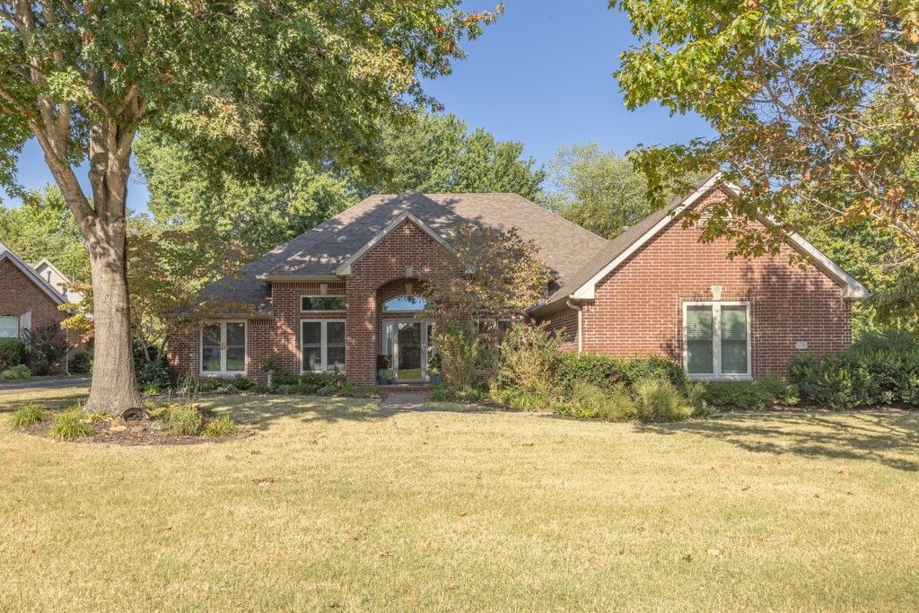 1735 Hartford, Fayetteville, AR 72701 Main Photo