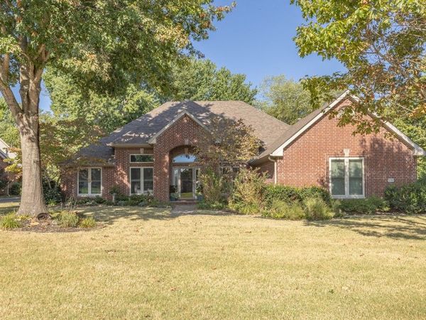 1735 Hartford, Fayetteville, AR 72701