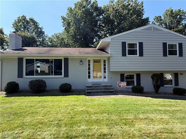 327 Kingwood , Columbiana, OH 44408