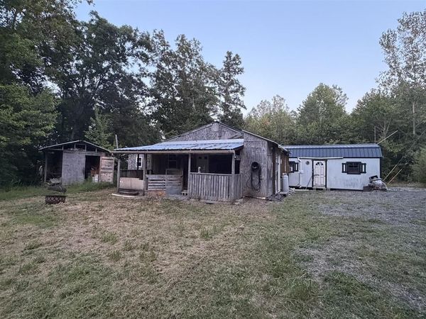 170 Bays Bend Road , Scottsville, KY 42164