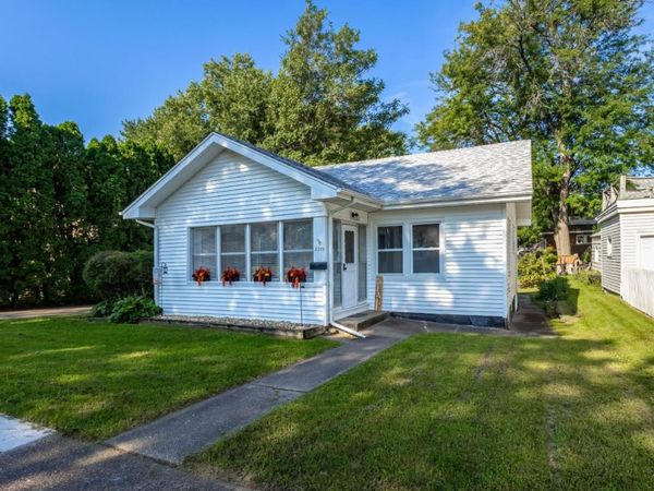 2315 4th Street , Moline, IL 61265