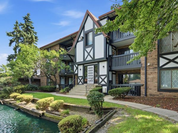 13616 Royal Court, Unit 208, Crestwood, IL 60418