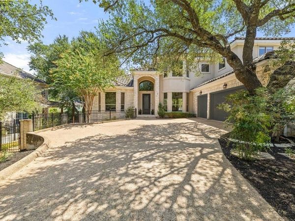 5 Tiburon CT, The Hills, TX 78738