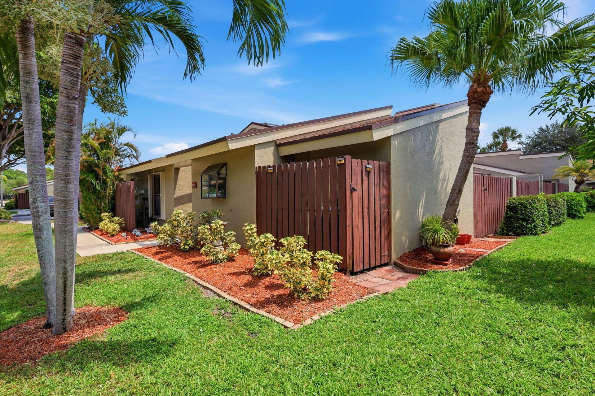 204 Meadows Drive, Boynton Beach, FL 33436 Photo