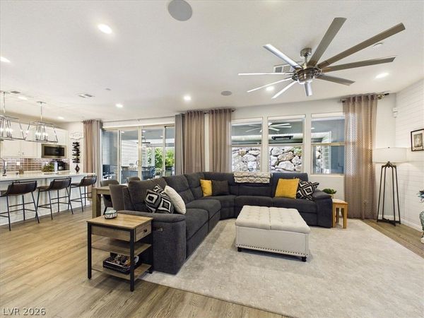 203 Badwater Basin Street, Las Vegas, NV 89138