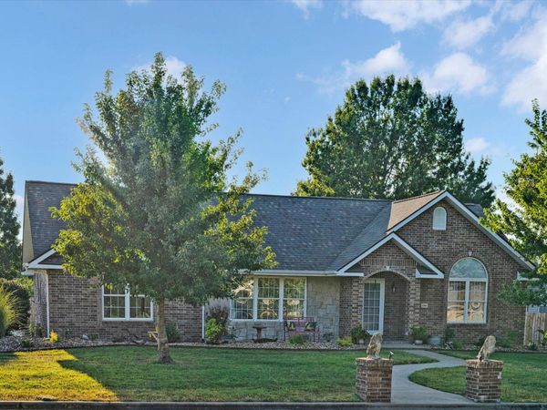1485 S Village Lane , Bolivar, MO 65613
