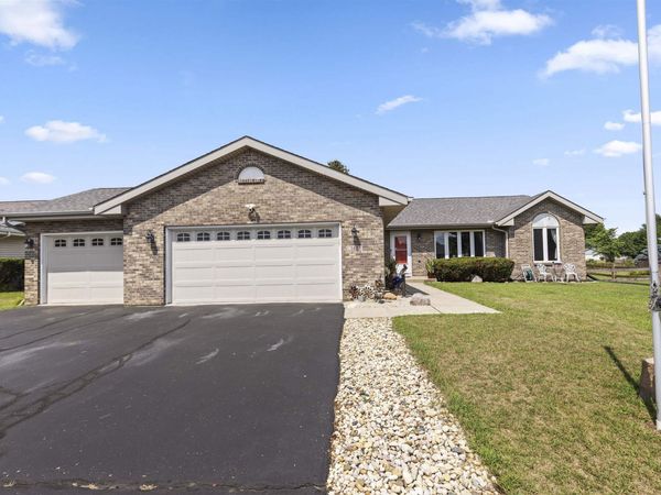 147 Autumnwood Lane, DAVIS JUNCTION, IL 61020